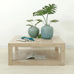 Table basse Artissance 39.4L carrée, aspect bois patiné blanc, avec grand cadre sculpté Peking